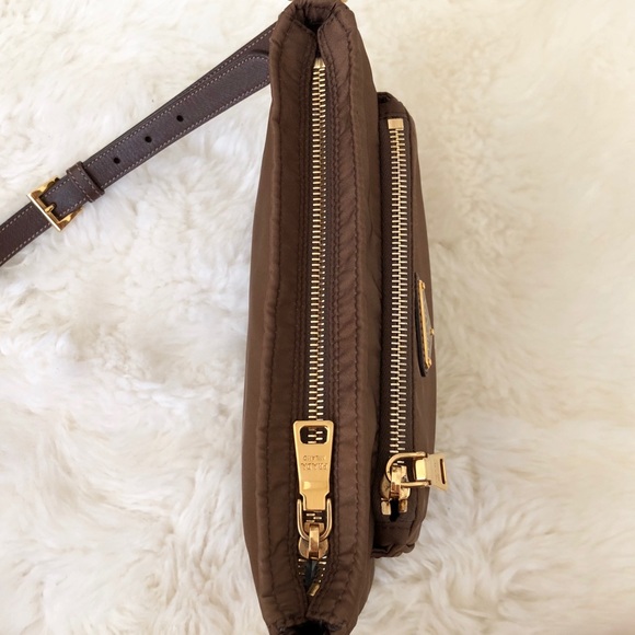 ❌SOLD❌ 🖤 PRADA Nylon Crossbody w/ Gold Hardware - Picture 3 of 7